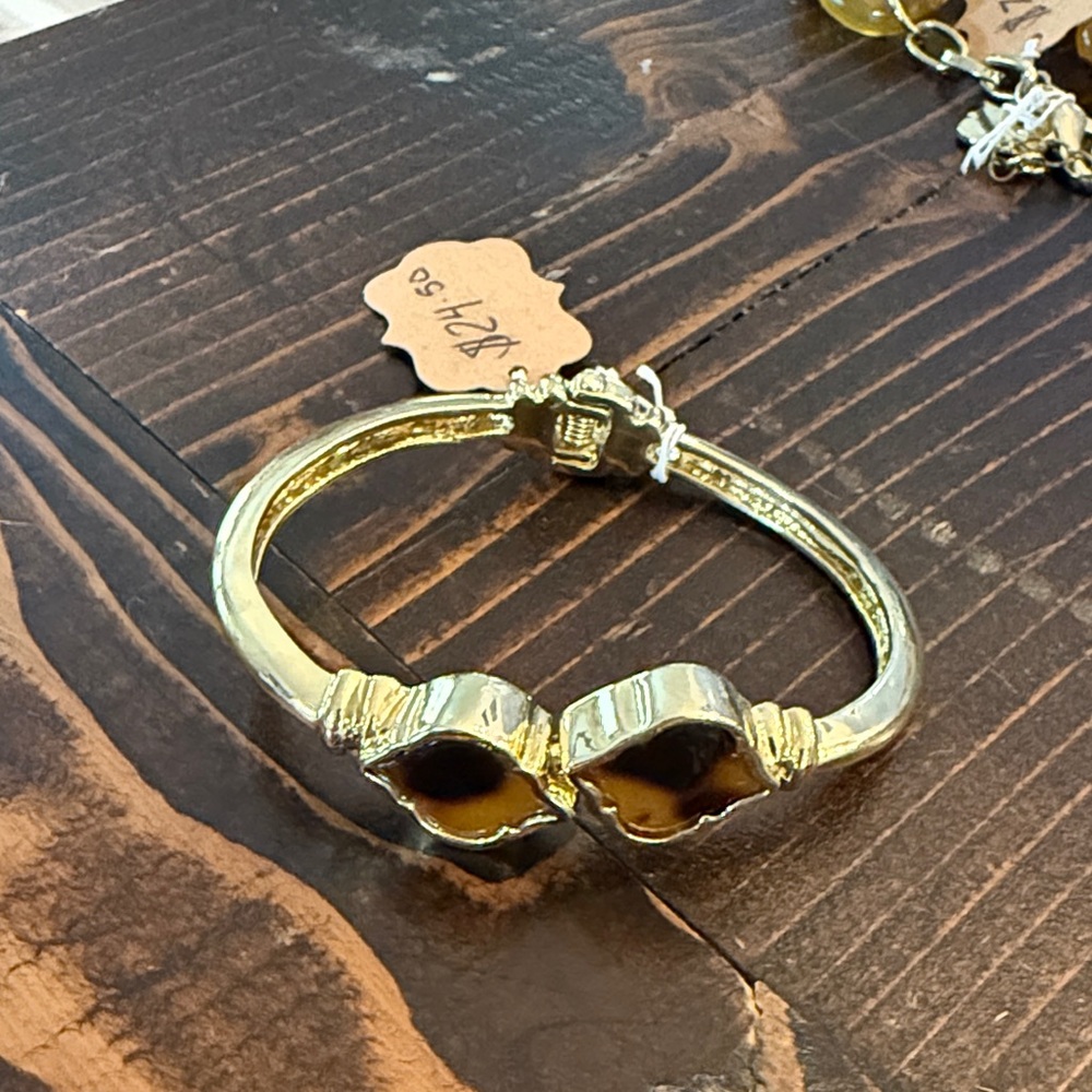 Elegant Gold-Tone Women's Bracelet